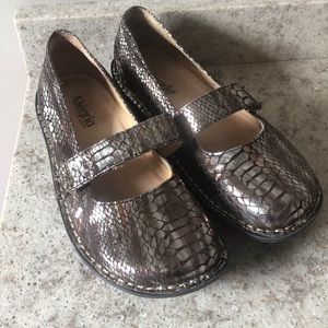 Alegria Mary Janes Snake print size 39